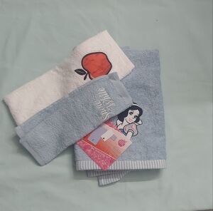 Snow White Embroidered Towel Set with Red Apple Accent